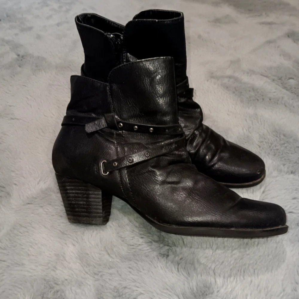 Boots - Picture 1 of 5